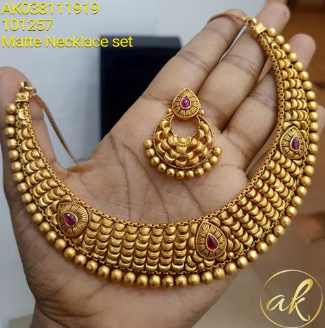 Chokar Set Handmade Gold, Nackles Gold Design, Neck Pieces Jewelry, Gold Jewels Design, Antique Necklaces Design, New Gold Jewellery Designs, Antique Gold Jewelry Indian, Fancy Jewelry Necklace, Modern Gold Jewelry