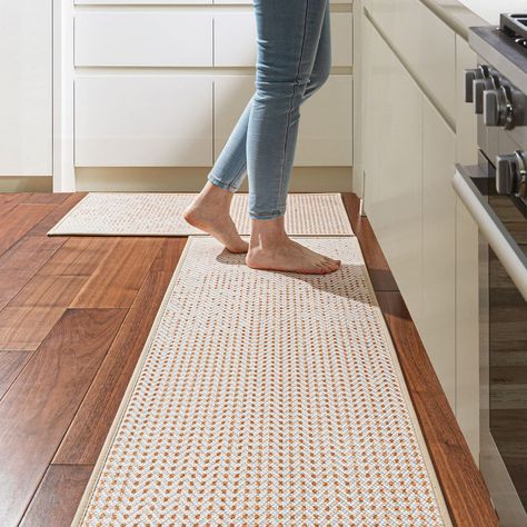 Kitchen Mats Floor Ideas, Rug In Kitchen, Kitchen Rug Ideas, Rental Renovation, Kitchen Sink Rug, Rubber Kitchen Mats, Kitchen Rugs Farmhouse, Kitchen Runner Rugs, Kitchen Runners