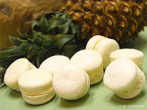 For a non alcoholic Piña Colada Macaroon Easy Macaroons Recipe, Cannibis Recipes, French Macaroon Recipes, Summertime Snacks, Macaroon Recipes, Cream Cheese Spreads, Macaron Recipe, Pina Colada, Dessert Drinks