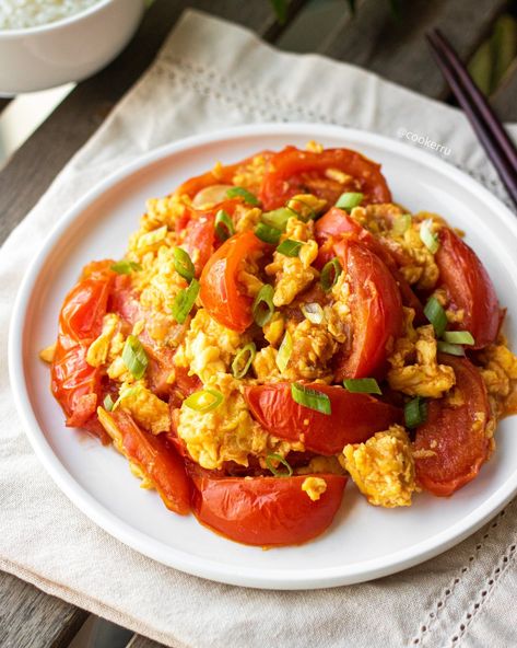 Tomato Fried Rice, Tomato And Eggs, Egg Stir Fry, Tomatoes And Eggs, Soft Scrambled Eggs, Stir Fry With Egg, Egg Tomato, Tomato Egg, Easy Stir Fry Recipes