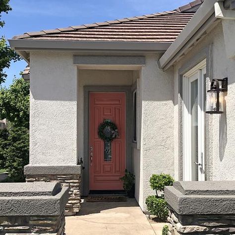 Our Color Studio Manager's Stunning Before After Exterior - Kelly-Moore Paints Stucco Exterior Colors, Outdoor Paint Colors, Stucco Paint, Apartment Exterior, Kelly Moore, Stucco Homes, Stucco Exterior, Colour Consultant, House Features