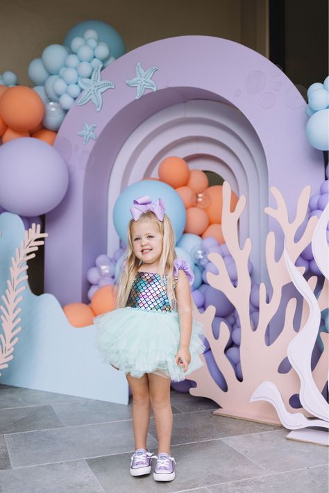 Mermaid Backdrop Ideas, 3rd Birthday Theme Ideas, Mermaid Birthday Backdrop, Mermaid Backdrop, Mermaid Birthday Outfit, Mermaid Pool Parties, Taylor Swift Birthday Party Ideas, Mermaid Tutu, Mermaid Birthday Party Decorations