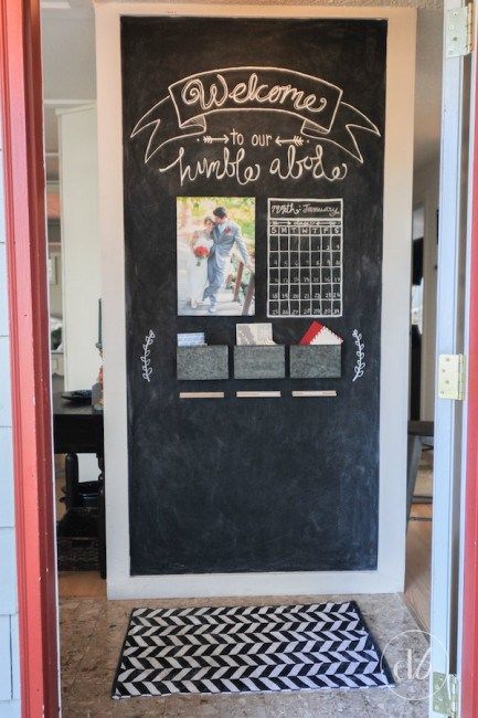 Dwell Beautiful creates a beautiful and functional chalkboard entryway / chalkboard wall in a few easy steps! Check out her process and see how she does it! Chalkboard Entryway, Chalkboard Door, Kitchen Chalkboard, Blackboard Wall, Family Command Center, Chalk Wall, Diy Chalkboard, Chalk It Up, Chalkboard Wall