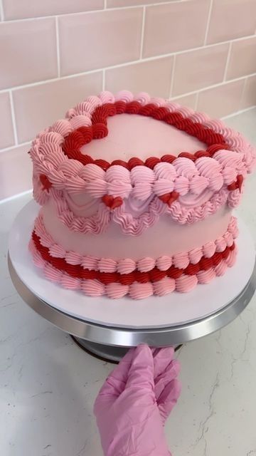 Food To Share, Red Birthday Cakes, 18th Cake, Artistic Ideas, Heart Cakes, 16 Cake, Pink Birthday Cakes, Heart Shaped Cakes, Valentines Day Cakes