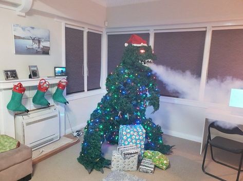 When it comes to Christmas Trees, Steven Newland, from New Zealand, takes the cake! #xmas #christmas #creative #cool #christmastree #tree #treezilla #godzilla Godzilla Christmas, Unusual Christmas Trees, Christmas Tree Images, Gift Drawing, Traditional Christmas Tree, Christmas Tree Crafts, Navidad Diy, Cool Christmas Trees, Indoor Christmas