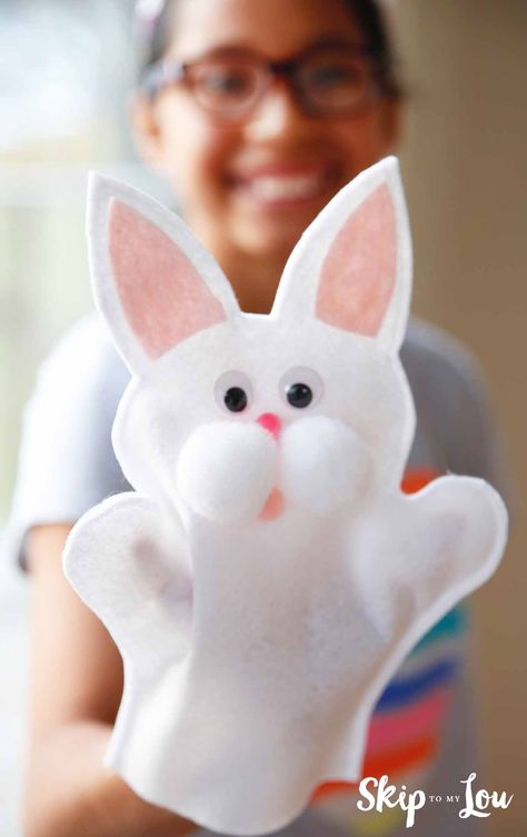 Easy sewing project for kids or beginners. Make this sweet bunny puppet in time for Easter this year. An easy craft and activity! Bunny Puppet, Thanksgiving Crafts For Toddlers, Kids Halloween Food, Thanksgiving Games For Kids, Thanksgiving Crafts Preschool, Baby Mobil, Thanksgiving Activities For Kids, Christmas Crafts For Toddlers