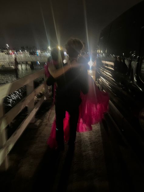 Carry Girlfriend In Arms, Couple Arm Holding, Boyfriend Carrying Girlfriend In Arms, Prom Date Aesthetic, Prom With Boyfriend, Fake Dating Aesthetic, Prom Date Poses, Prom Dates Couples, Prom Night Aesthetic