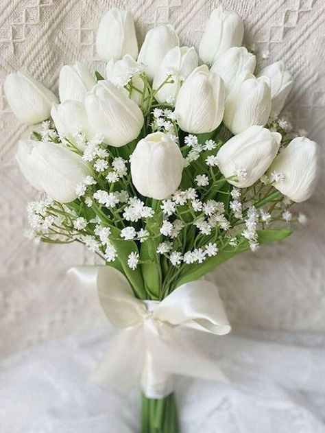 Tulip Bouquet Wedding, Tulip Bridal Bouquet, White Tulip Bouquet, Bouquet Green, Prom Bouquet, Simple Wedding Bouquets, Bridesmaid Bouquet White, Tulip Wedding, Flowers For Wedding