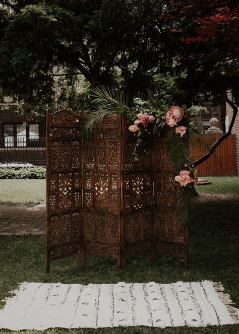 Javanese Wedding, Screen Divider, Unique Wedding Decor, Wedding Altars, Hawaii Photographer, Ceremony Arch, Vintage Florida, Ceremony Backdrop, Hawaii Wedding