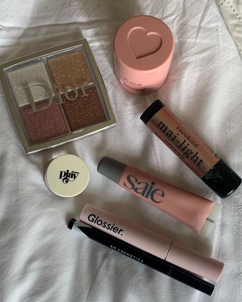 Glittery Makeup, My 18th Birthday, Baking Makeup, Makeup Tools Products, Luxury Makeup, Drugstore Makeup, Makeup Pictures, Makeup Designs, I Love You All