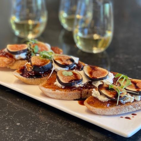 Fig And Cheese, Fig Goat Cheese, Fig Appetizer, Prune Recipes, Cheese Toast Recipe, Barefoot Contessa Recipes, Ina Garten Recipes, Fig Recipes, Cheese Toast