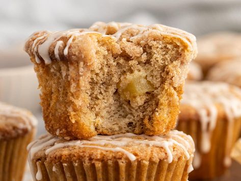 Apple Cinnamon Muffins stacked on each other. Top muffin has bite taken out. 1x1 Almond Flour Apple Cinnamon Muffins, Easy Baked Goods, Cinnamon Muffins Recipe, Spiced Muffins, Apple Cinnamon Muffins Recipe, Slow Cooker Appetizers, Apple Muffin Recipes, Dinner Then Dessert, Applesauce Muffins