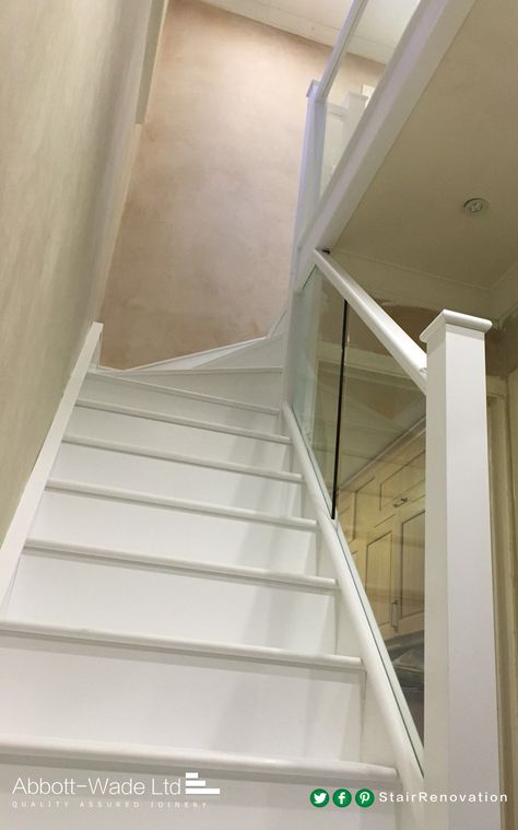 Full white staircase with glass balustrade White Glass Staircase, درج السلم, White Staircase, White Stairs, Under Stairs Cupboard, Traditional Staircase, Loft Stairs, Glass Stairs, House Staircase