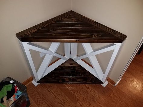 "Corner table for the wife's office. Rehabbing her office next week." - Nathan V. via Facebook Corner Table Living Room, Woodworking Desk Plans, Diy Mudroom, Shelving Ideas, Her Office, Corner Table, Diy Holz, Mudroom Bench, Weekend Projects