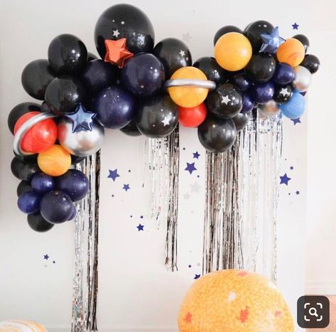 Space Themed Birthday Party Dessert Tables, Balloon Planets, Space Balloons, Galaxy Balloons, Planet Balloons, Diy Fotokabine, Space Decorations, Space Pants, Space Theme Party