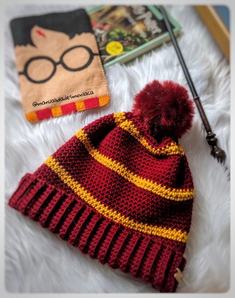 Harry Potter Crochet Hat Pattern, Harry Potter Beanie Crochet, Harry Potter Crochet Hat, Harry Potter Crochet Ideas, Hp Crochet, Harry Potter Beanie, Harry Potter Knit, Harry Potter Crochet, Harry Potter Scarf