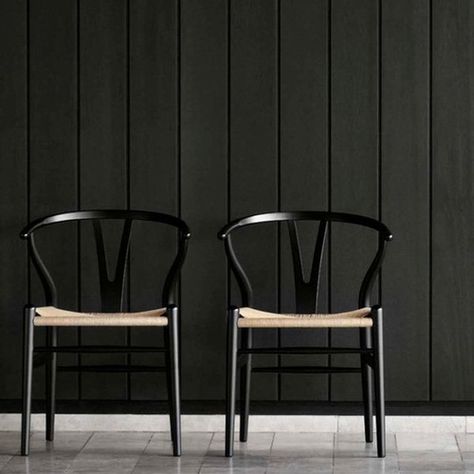 Hans Wegner wishbone chairs ❤ Wishbone Chair Black, Black Wishbone Chair, Wegner Wishbone Chair, Minimal Chairs, Wegner Chair, Patchwork Chair, Outdoor Chair Set, Inexpensive Furniture, Scandinavian Style Interior