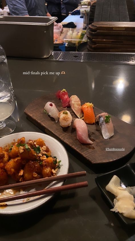 Cooking Ig Story, Sushi Ig Story, Ig Story Ideas Food, Food Ig Story Idea, Dinner Ig Story, Sushi Aesthetic Instagram Story, Restaurant Ig Story, Sushi Instagram Story, Planes Aesthetic