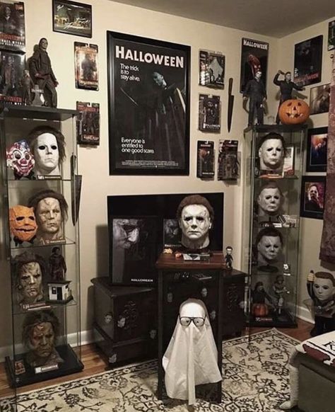 Horror Room Ideas, Horror Movie Room, Horror Bedroom, Horror Movie Decor, Movie Bedroom, Horror Home Decor, Horror Room, Halloween Bedroom Decor, The Legend Of Sleepy Hollow