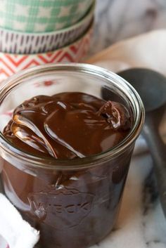 Hot Fudge Sauce Recipe -- it takes just 5 short minutes and 5 simple ingredients to whip up this drool-worthy, thick and rich homemade hot fudge sauce! Recipe With Cocoa Powder, Hot Fudge Sauce Recipe, Fudge Sauce Recipe, Chocolate Sauce Recipe, Cookies Cheesecake, Hot Chocolate Sauce, Ice Cream Sauce, Chocolate Sauce Recipes, Cocoa Powder Recipes