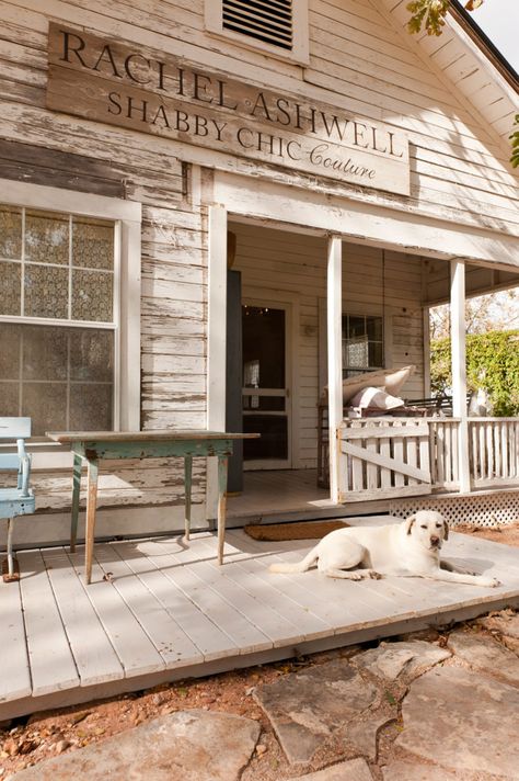 Estilo Cottage, Rachel Ashwell Shabby Chic Couture, Round Top Texas, Rachel Ashwell Shabby Chic, Homestead Gardens, Retail Displays, Pinterest App, Rachel Ashwell, Prairie Style