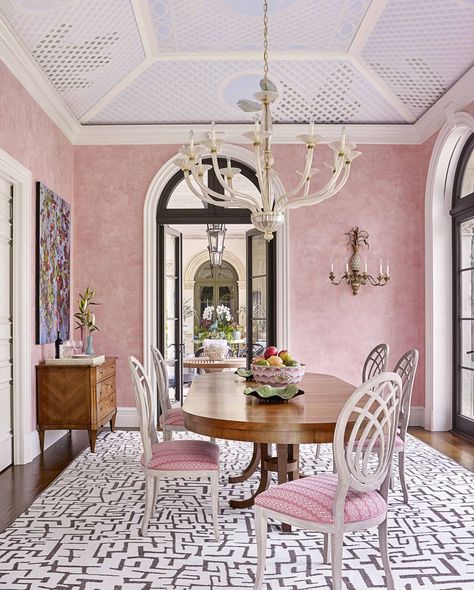 Go beyond the standard neutrals. This pale shade has never felt more mature then when paired with a storied 18th-century Italian commode and a vintage Murano chandelier in the breakfast room of this Mediterranean-style villa in Palm Beach. Pink Dining Room, Pink Dining Rooms, Lacquered Walls, Palm Beach Style, Decor Shabby Chic, Dining Room Combo, Mediterranean Decor, Luxury Dining Room, Elegant Dining Room