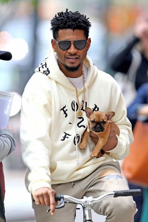 Usher: Good hair with a good boy. Usher Fashion, Usher Raymond, Head Tattoo, Bulldog Francese, New Hairstyle, Famous Men, Modern Hairstyles, Hairstyles For Women, Short Hairstyles For Women