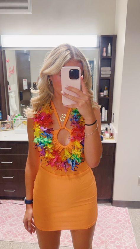 Hawian Party Outfit, Hawaiian Frat Party Outfit, Rio Themed Party Outfit, Tiki Theme Party Outfit, Beach Frat Party Outfit, Luau Party Ideas For Adults Outfit, Beach Theme Party Outfit College, Hawaiian Theme Outfit Women, Luau Theme Party Outfit