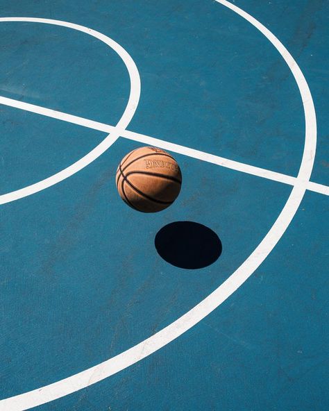 Basketball Background, Bola Basket, Basket Sport, Hippie Aesthetic, Basketball Photography, Basketball Wallpaper, Basketball Girls, Sports Art, Bedroom Aesthetic