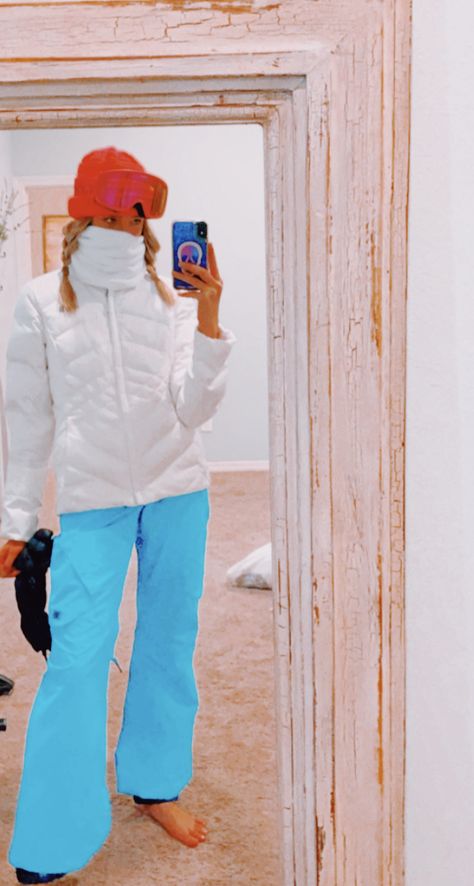 Preppy Ski Fits, Preppy Skiing Outfit, Preppy Ski Outfits, Preppy Skiing, Cute Skiing Outfit, Skii Outfit, Snowboard Outfit, Christmas Pfps, Ski Fits