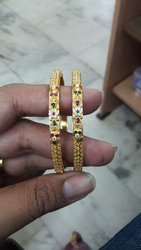 Gold Bangles Design In 25 Grams, Gajulu Designs Gold, Kids Gold Jewelry, Gold Necklace Wedding, Gold Jhumka Earrings, Beautiful Beaded Jewelry, New Gold Jewellery Designs, Gold Bangle Set, Gold Jewelry Simple Necklace