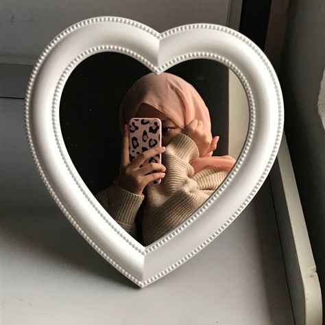 Heart Room, Heart Shaped Mirror, Fav Aesthetic, Heart Mirror, Shaped Mirror, Cat Wallpaper, Dream Bedroom, Christmas Wishlist, House Inspo