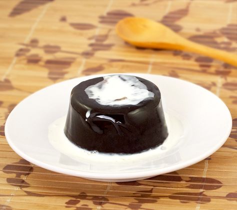 when two of my favorite things come together, coffee and jelly, happiness and obsession are bound to happen. Japanese Coffee Jelly, Fat Free Desserts, Japanese Coffee, Coffee Jelly, Jelly Desserts, Jello Recipes, Jelly Recipes, Vegetable Drinks, Super Easy Recipes