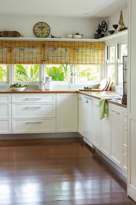 Wood Kitchen Ideas, Beachside Bungalow, Rattan Ceiling, Tropical Kitchen, Bungalow Kitchen, Hawaii House, Hawaiian Homes, Wood Countertop, Beach House Kitchens