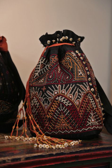 Vintage Banjara Bag | Crossbody Bag | Tribal Bag | Tote Bag | Travel Bag | Picnic Bag | Shopping Bag | Rabari Bag | Embroidery Bag https://etsy.me/3GihaTk Rainbow Puke, Hand Painted Bags Handbags, Organic Bag, Kutch Work Designs, Plastic Bottle Flowers, Hand Work Design, Bag Embroidery, Stitching Ideas, Handmade Buttons