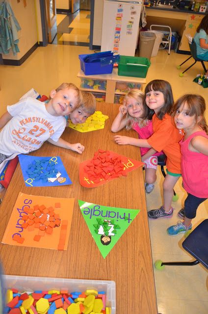 A Place Called Kindergarten: several sorting ideas but especially love the large shape sorts and color sorts for beginning of year review. This an awesome idea. Shape Centers, Size Sorting, Shape Activities, Shapes Kindergarten, Morning Tubs, Toddler Class, Math Centers Kindergarten, Prek Math, Shapes Preschool