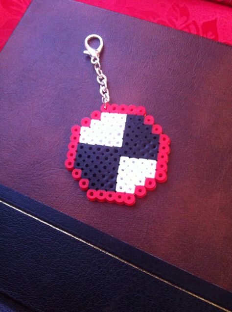 Gekkoukan High School crest keychain from Persona 3. $5. Persona Perler Beads, Starwars Perler, Nerdy Crochet, School Crest, Crochet Keychains, Geek Diy, Pearl Beads Pattern, Beads Pattern, Persona 3