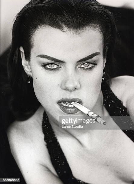 Debi Mazar, Vampire Girls, Alternative Makeup, Doll Makeup, Models Makeup, Hair Painting, Feminine Beauty, Pure Beauty, Black N White