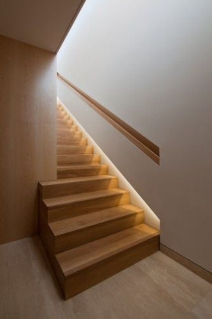 21 cutout handrails look very modern and fresh - DigsDigs Kerry Hill Architects, Stair Lights Indoor, Handrail Lighting, Staircase Lighting Ideas, Modern Staircase Design, Kerry Hill, Stairs Lighting, Staircase Design Ideas, Stairway Lighting