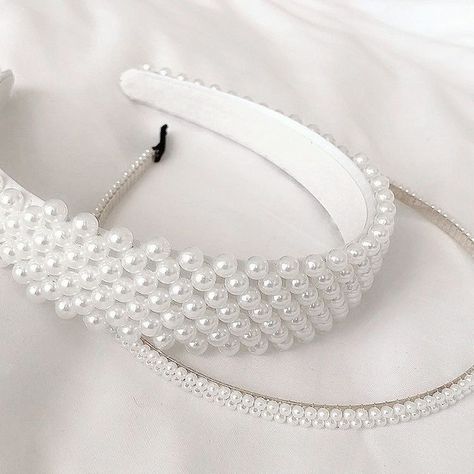 White Headband Aesthetic, Headband Aesthetic, Elegant Gloves, Dr Closet, Hair Accessories Collection, Hair Accessories Clips, Princess Diaries, White Accessories, White Headband