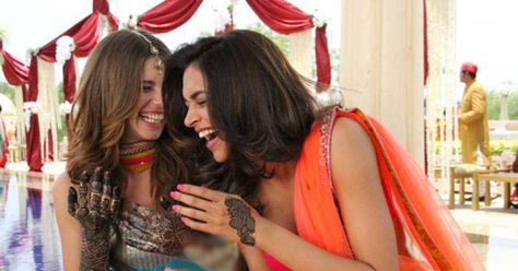 15 Things You Will Relate to If You are the First One to Get Married in Your Gang Old Friendships, Bridesmaid Duties, Bollywood Couples, Best Friend Wedding, Bollywood Wedding, Vintage Bollywood, Indian Aesthetic, Bollywood Movie, Indian Movies