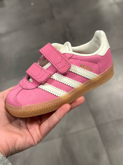 Kids' Toddler adidas Originals … curated on LTK Baby Adidas Shoes, Kids Shoes Girls Children, Toddler Shoes Girl, Outfits Dr, Adidas Gazelle Outfit, Toddler Adidas, Toddler Girl Shoes, Cute Nike Shoes