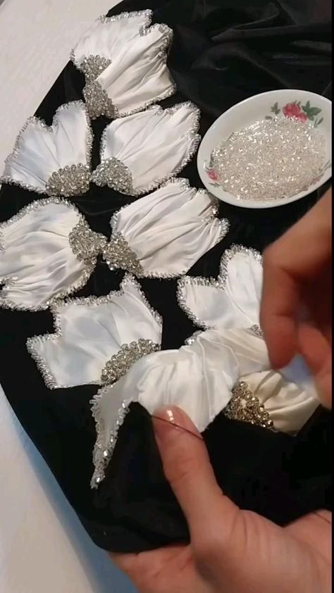 Hand Beaded Embroidery, Motifs Perler, Diy Embroidery Designs, Bead Embroidery Tutorial, Handmade Flowers Fabric, Sewing Crafts Tutorials, Fashion Sewing Tutorials, Diy Embroidery Patterns, Couture Sewing Techniques