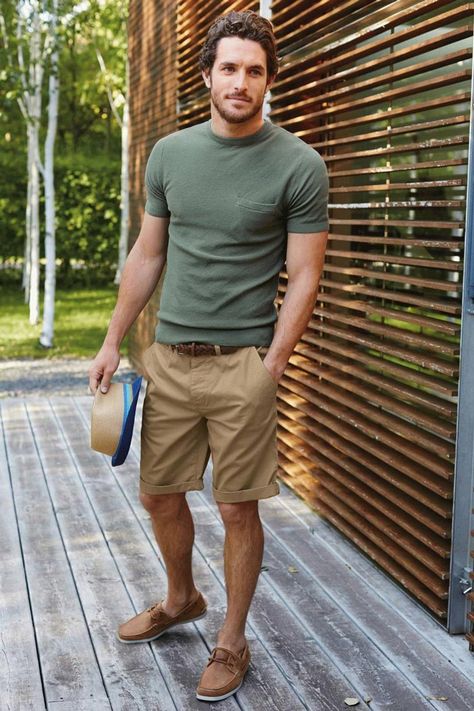 How to Look Taller (for Men): 17 Awesome Clothing Tips for Short Men Mens Fashion Summer Outfits, Mens Fashion Work, Famous Outfits, Mens Summer Outfits, Mens Fashion Casual Winter, Mens Casual Outfits Summer, Mens Fashion Business, Mens Fashion Photography, Mens Spring Fashion