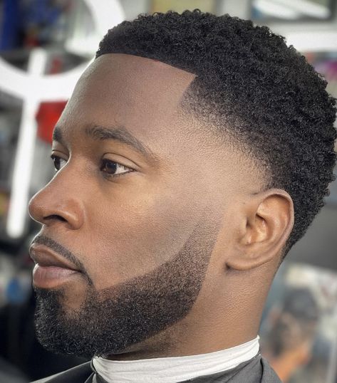 Low Cut Taper Fade Black Men Hair, Black Man Taper Fade, Hair Cuts Black Man, Nice Haircuts For Men, Low Taper Fade Afro, Mid Taper Fade Haircut Black Men, Taper Fade Haircut Black, Black Hair Fade, Taper Fade Afro