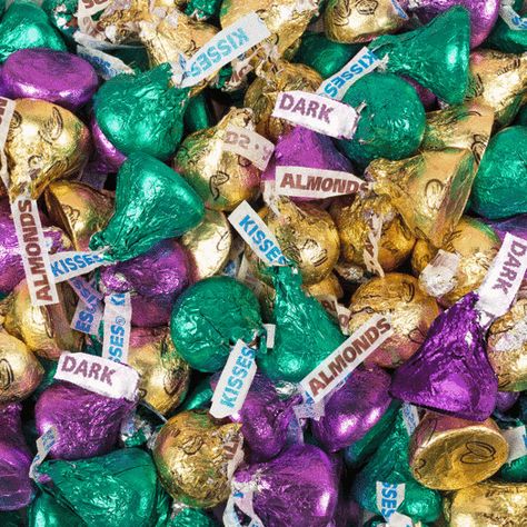 Green Quinceanera Theme, Mardi Gras Party Decorations, Mardi Gras Wedding, Mardi Gras Centerpieces, Online Candy Store, Mardi Gras Food, Kisses Candy, Gold Candy, Purple Foil