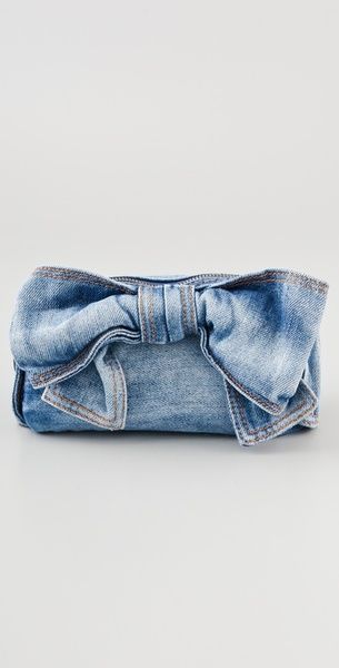 Denim Bows, Denim Clutch, Bow Clutch, Red Valentino Shoes, Denim Projects, Denim Handbags, Denim Purse, Denim Ideas, Bow Bag