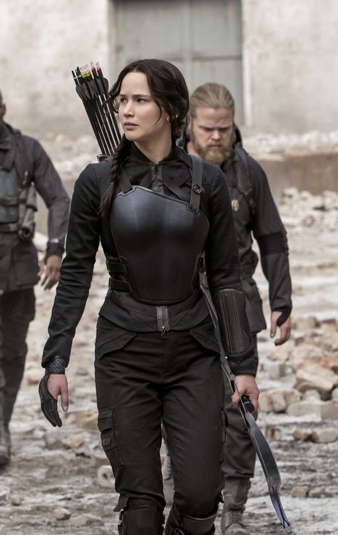 Katniss Everdeen Archery, Katniss Everdeen Clothes, Katniss Everdeen Full Body Pic, Katniss Mockingjay Outfit, Hunger Games Couples Costume, Hunger Games Photoshoot, Katniss Costume Halloween, Hunger Games Costume Ideas, Catness Everdeen Costume