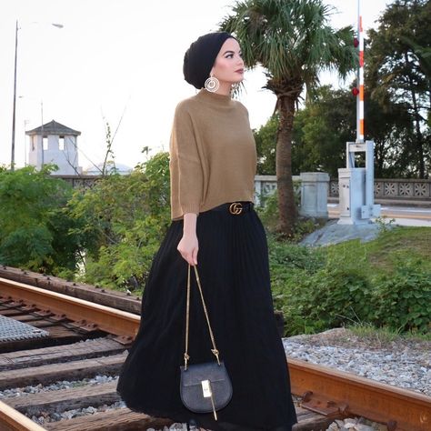 Turban Outfit, Outfit Elegantes, Street Hijab Fashion, Stylish Hijab, Mode Turban, Jewish Women, Modest Fashion Hijab, Cute Modest Outfits, Head Scarf Styles