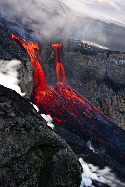 Eyjafjallajoekull Lava Falls, Iceland Iceland Travel, Anakin Skywalker, Natural Phenomena, Reykjavik, Places Around The World, Aerial View, Amazing Nature, Volcano, Natural Wonders